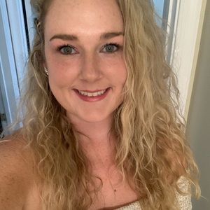 Meet your Posher, Abigail